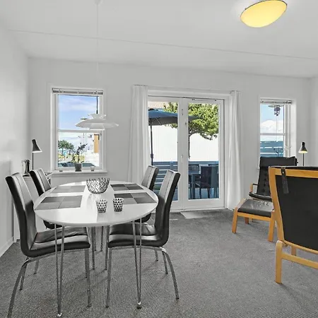Apartment 2 Bedroom Stunning In *