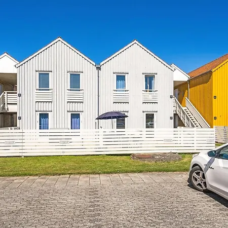 2 Bedroom Stunning In *