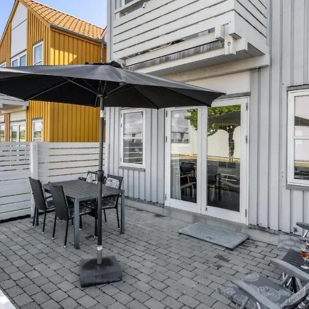 Apartment 2 Bedroom Stunning In