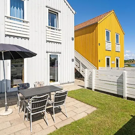 2 Bedroom Stunning In *