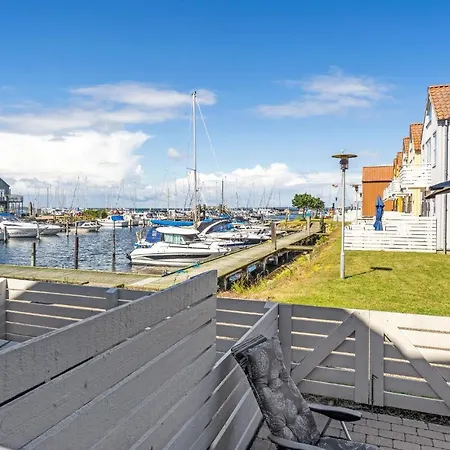 2 Bedroom Stunning In *
